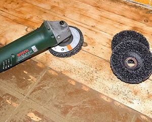 Как снять старую краску с дерева