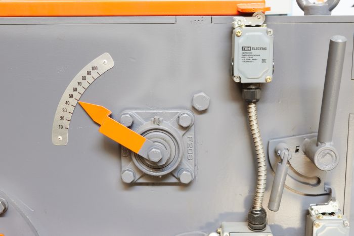 Многопильный одновальный кромкообрезной станок  «ТРИУМФ» М1000