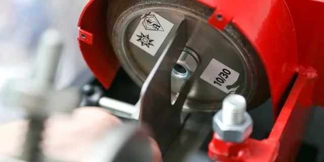 Станок для автоматической заточки ленточных пил Astron FP