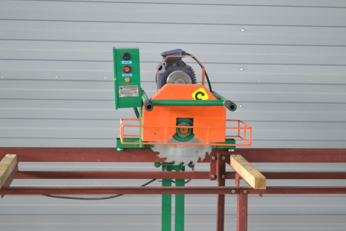 Кромкообрезной однопильный бензиновый станок Алтаи?-007A